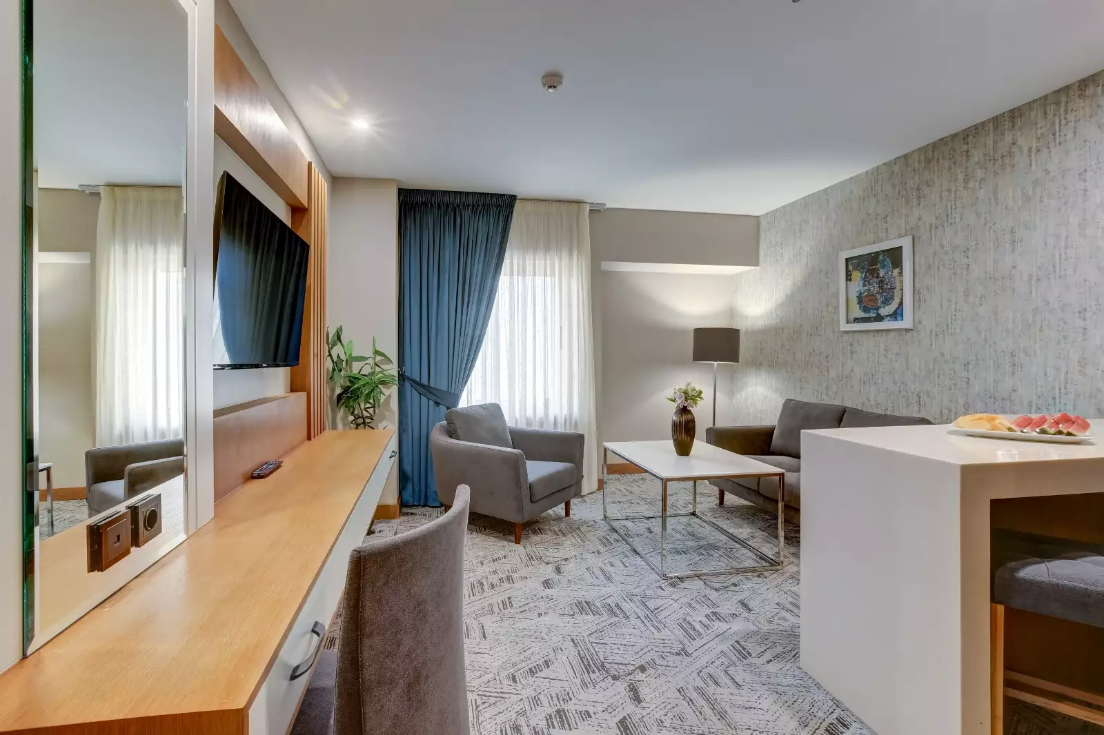 Alibaba https://cdn.alibaba.ir/ostorage/hotel-accommodation-images/6846b23ea1e6f83605b73705_سوئیت جونیور عادی 12.webp